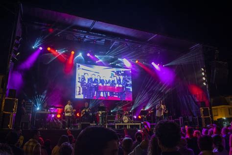 VRSA Orquestra Sérgio Peres anima passagem de ano na Praça Marquês de