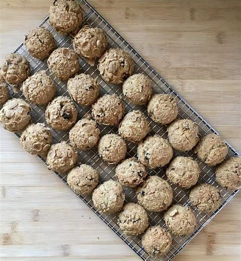 Oat Bran Cookies with Dates and Walnuts - She Loves Biscotti