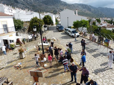 Cultura Y Convivencia Al Aire Libre En Un Concurso De Pintura Muy