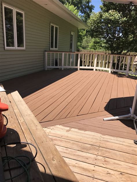 Sherwin Williams Pine Cone Solid Superdeck With Navajo White Solid