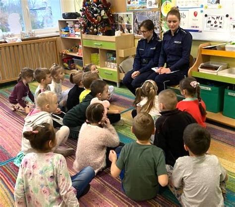 BEZPIECZNE FERIE Z ŁĘCZYŃSKIMI POLICJANTAMI