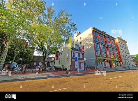 Philadelphia Usa May 4 2015 Betsy Ross House And Hanging American