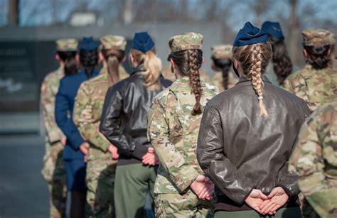 US military has more work to do integrating women, report finds