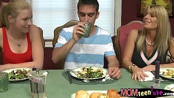 GF Y Enormes Tetas Madrastra Compartieron BF XVIDEOS