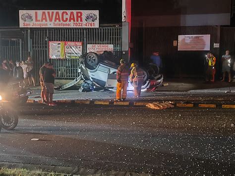 Chofer Pierde El Control Bota Poste Y Deja A Barrio Herediano Sin Luz