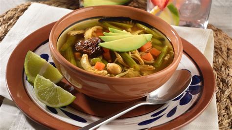 Receta Fácil De La Gastronomía Mexicana Prepara Caldo Xochitl Gastrolab