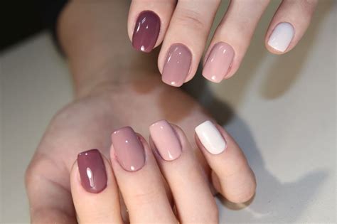 Delikatne kolory paznokci manicure na wiosnę i lato 2021