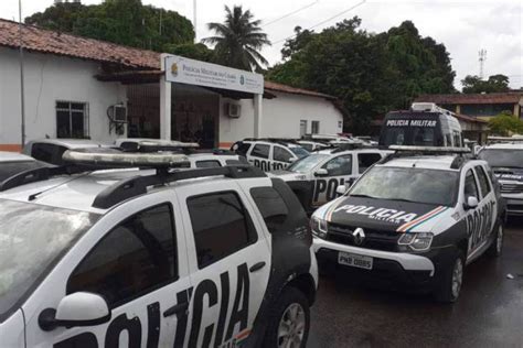 Esposas Mantêm Policiais Presos Em Batalhão Em Caucaia