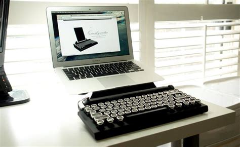 This Vintage Style Typewriter Keyboard Lets You Type In The Most ...