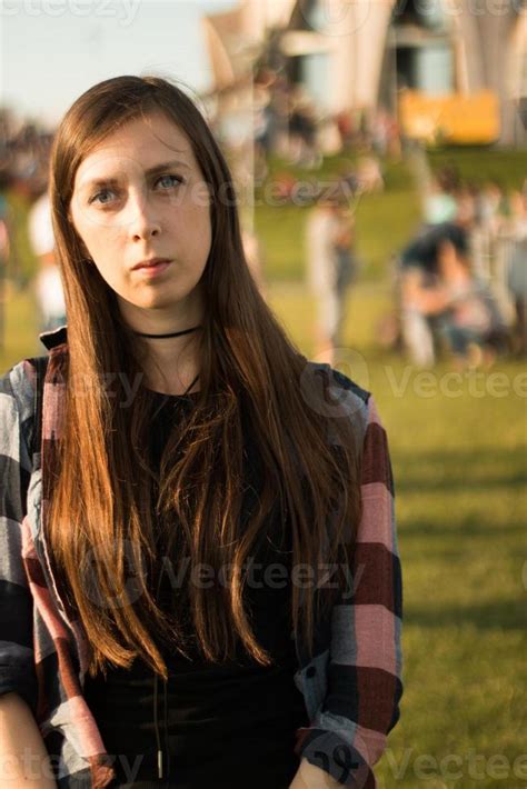 portrait d une jeune fille au regard triste et vide dépression dans la