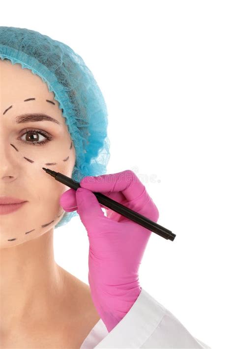 Marques De Dessin De Docteur Sur Le Visage De La Femme Chirurgie Esth