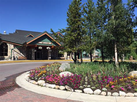 LAKE LOUISE INN - Updated 2022 Prices & Hotel Reviews (Alberta)