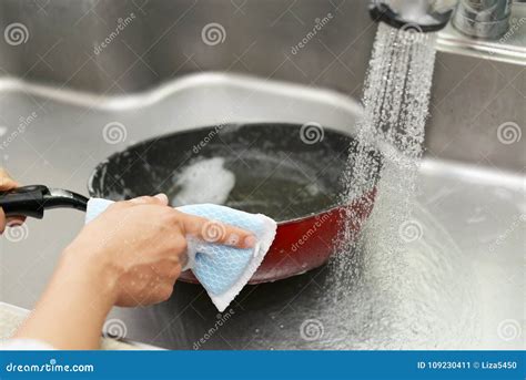 Woman Wash The Frying Pan Stock Image Image Of Clean 109230411