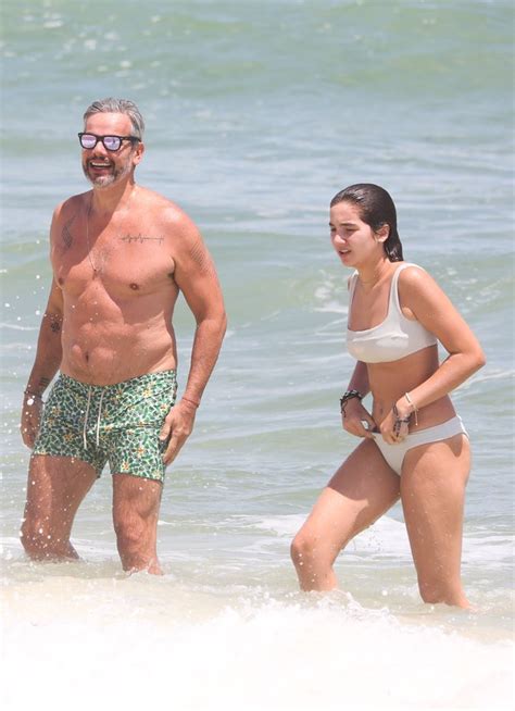 Otaviano Costa curte praia Olivia sua filha Flávia Alessandra