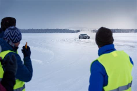 Az új BMW i5 lenyűgözően szerepelt az Északi sarkkörtől az Alpokig