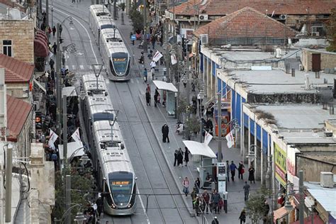 El tren ligero de Tel Aviv se pone en marcha tras años de espera