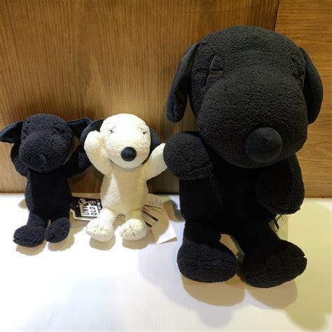 【購於日本】全新有吊牌 Uniqlo X Kaws 限量聯名史努比 黑色 白色 優衣庫 蝦皮購物