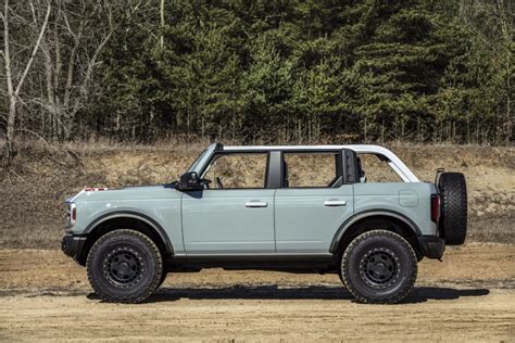 News: 2021 Ford Bronco off-road SUVs unveiled | CarSifu