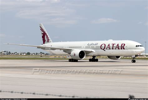 A Bao Qatar Airways Boeing Dzer Photo By Frederick Tremblay Id