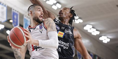 Basket La Virtus Bologna Resta A Punteggio Pieno Solo Milano Tiene La