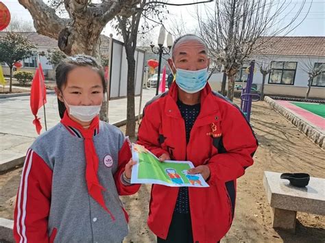 【红领巾】学习雷锋好榜样，争做新时代好队员 海报新闻