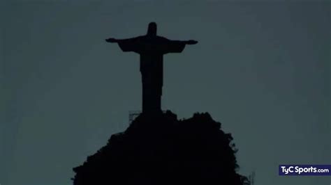 El Cristo Redentor A OSCURAS En Apoyo A Vinicius Jr TyC Sports