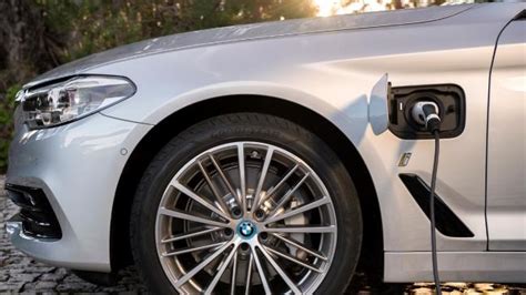 Electric is getting smarter: BMW reveals new smart hybrid te - Driven ...