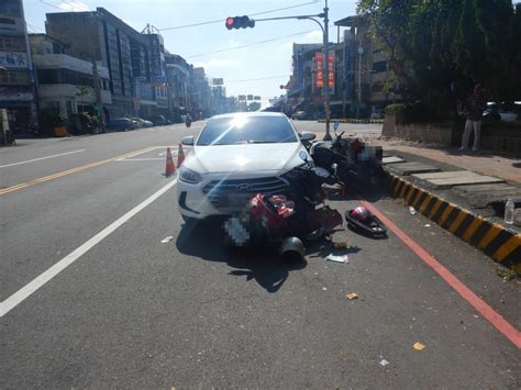 （有片）精神狀況不佳肇事！ 男子駕車衝入逆向車道撞3輛機車釀3傷