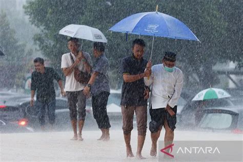 Hujan Diprakirakan Guyur Mayoritas Wilayah Indonesia Pada Rabu Antara