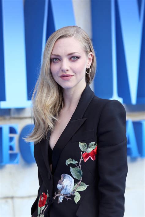 Amanda Seyfried Sexy Cleavage Hot Celebs Home