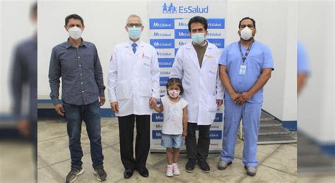 Essalud Médicos Salvan De Morir A Niña De 6 Años Que Tenia Tumor