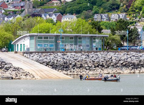 Divers heading off from Goodwick beach Stock Photo - Alamy