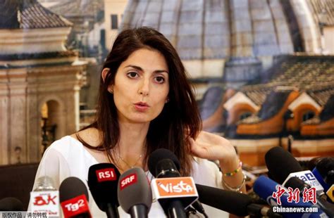 Virginia Raggi Se Convierte En La Primera Alcaldesa De Roma Spanish