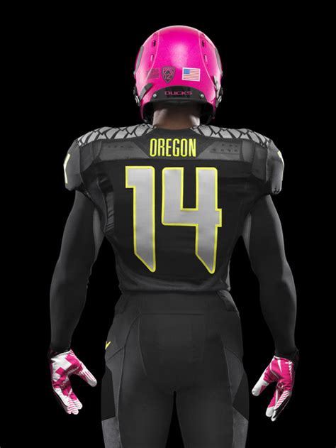 Oregon Football Pays Tribute To Breast Cancer Awareness With Pink Uniforms Bleacher Report