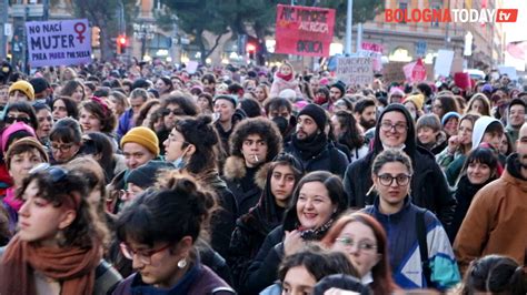 In Migliaia Al Corteo Transfemminista Di Non Una Di Meno Noi Contro