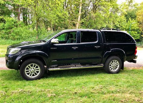 TOYOTA HILUX 3 0ltr INVINCIBLE DOUBLE CAB PICK UP 4x4 WD In DARK