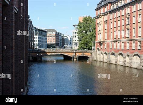 Hamburger Seehafen Fotos Und Bildmaterial In Hoher Aufl Sung Alamy