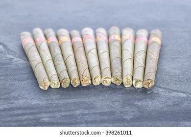 cheroots royalty  images stock  pictures