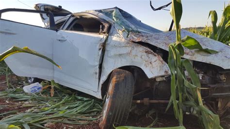 Carro capota várias vezes na rodovia BR 467 e motorista é socorrido