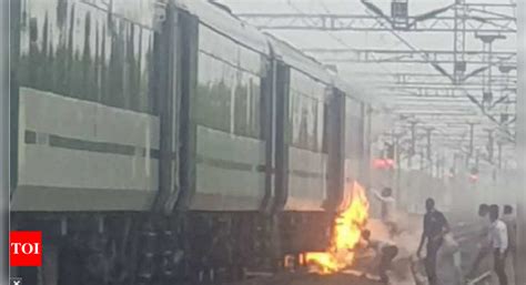 Bhopal Delhi Vande Bharat Express Catches Fire All Passengers