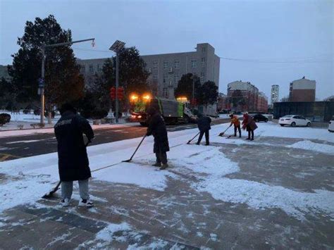 济南市莱芜区口镇街道：迅速响应 打赢清雪除冰攻坚战