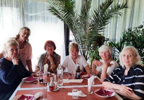 Est Prijateljica Proslavilo Godina Mature Telegraf Rs