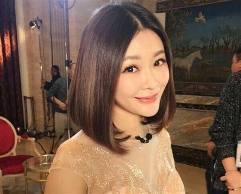 她曾是央视美女主持人，低调嫁给大学同学，如今49岁婚姻很幸福 央视 王小骞 主持人 新浪新闻