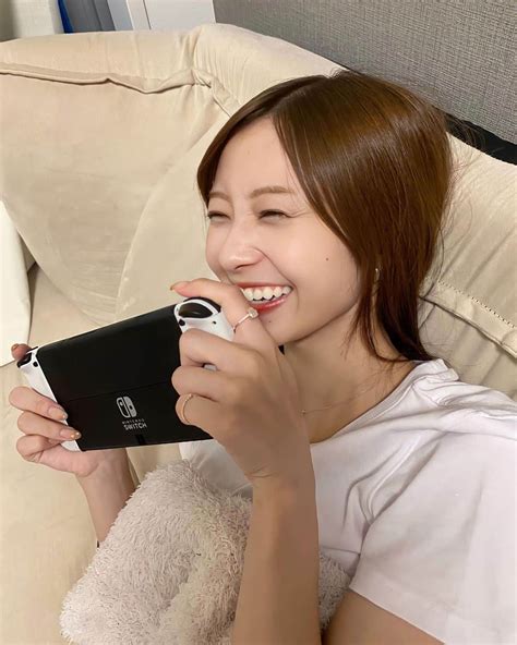 松川星さんのインスタグラム写真 松川星instagram 「おうち時間🎮♡ 明日はいよいよオンラインイベント。 とっても楽しみにしてます！ 沢山お話しようね〜🫰🏻」10月8日 19時32