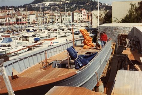 FABRICATION DE BATEAUX DE SERVITUDES EN BOIS A CASSIS Construction De