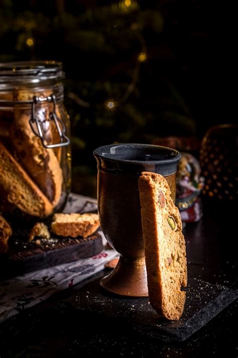 Коледни кантучини с шам фъстък - Cakeandpancake