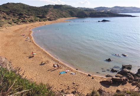 Playa Y Faro De Cavalleria La Playa Guía De Playas De Menorca