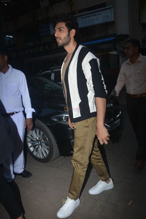 Kartik Aaryan Spotted At Bandra On Th Oct Kartik Aaryan