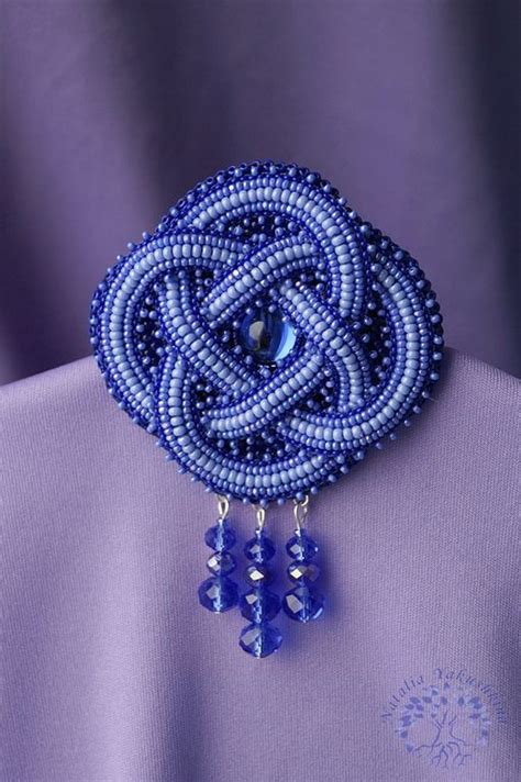Брошь 'Бесконечность' | Bead embroidery jewelry, Bead embroidered ...