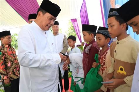 Sekda Tangerang Salurkan Santunan Untuk Anak Yatim Di Kelurahan Medang